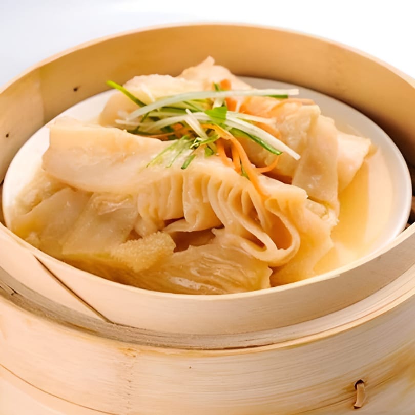 Steamed tripe with green onions and shredded carrots in a bamboo steamer at Bo Loong Chinese Restaurant.